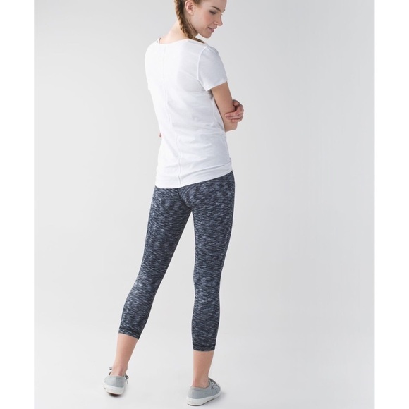 Lululemon Wunder Under Hi-Rise Crop Dramatic Static White Black Size 4 - Picture 2 of 10